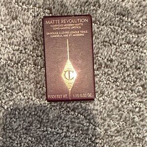 Charlotte Tilbury Matte Revolution Lipstick pillow talk